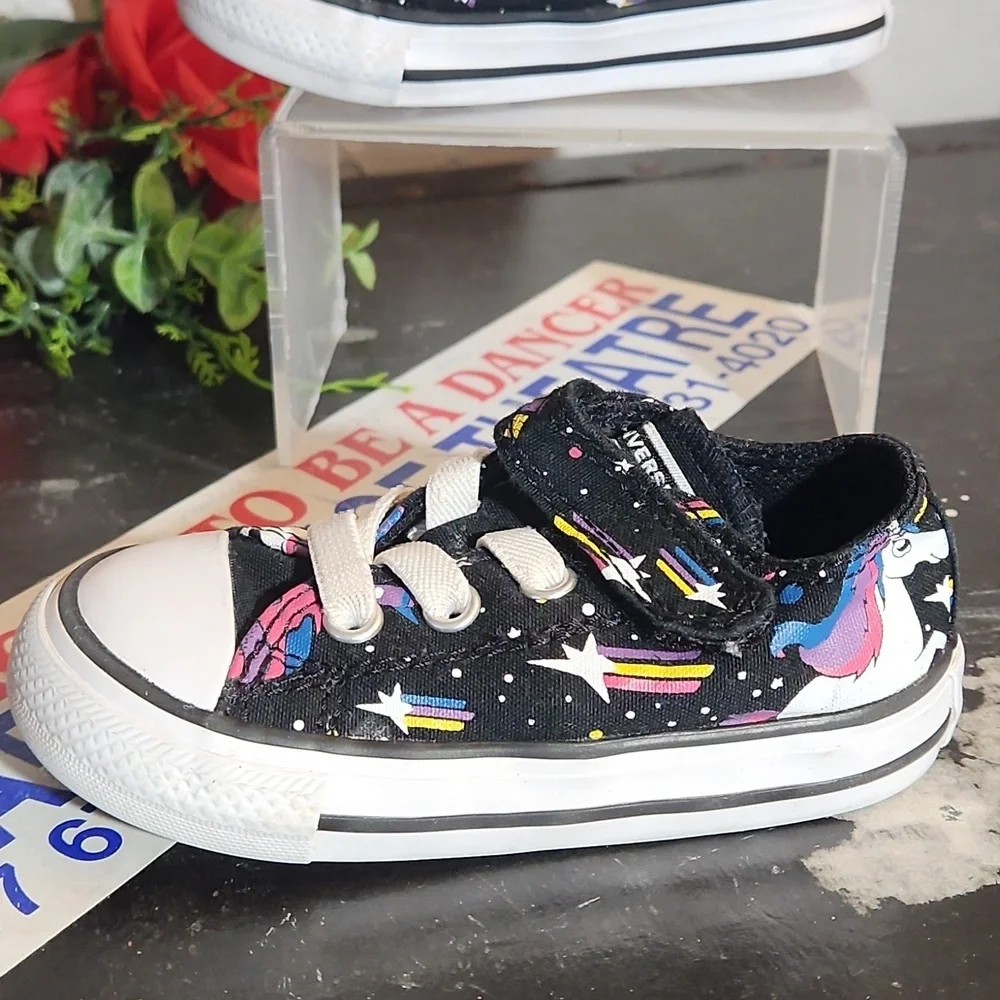 CONVERSE Chuck Taylor Unicorn Sneaker 5M Toddler